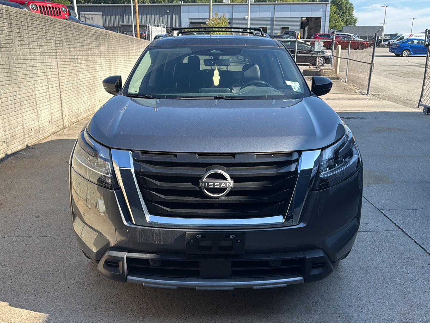 View vehicle photo 2