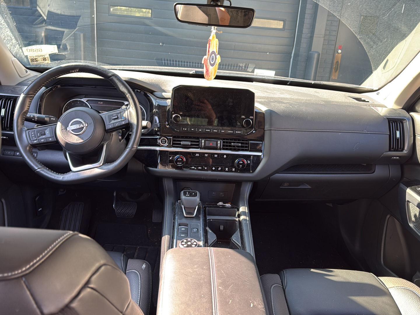 View vehicle photo 7