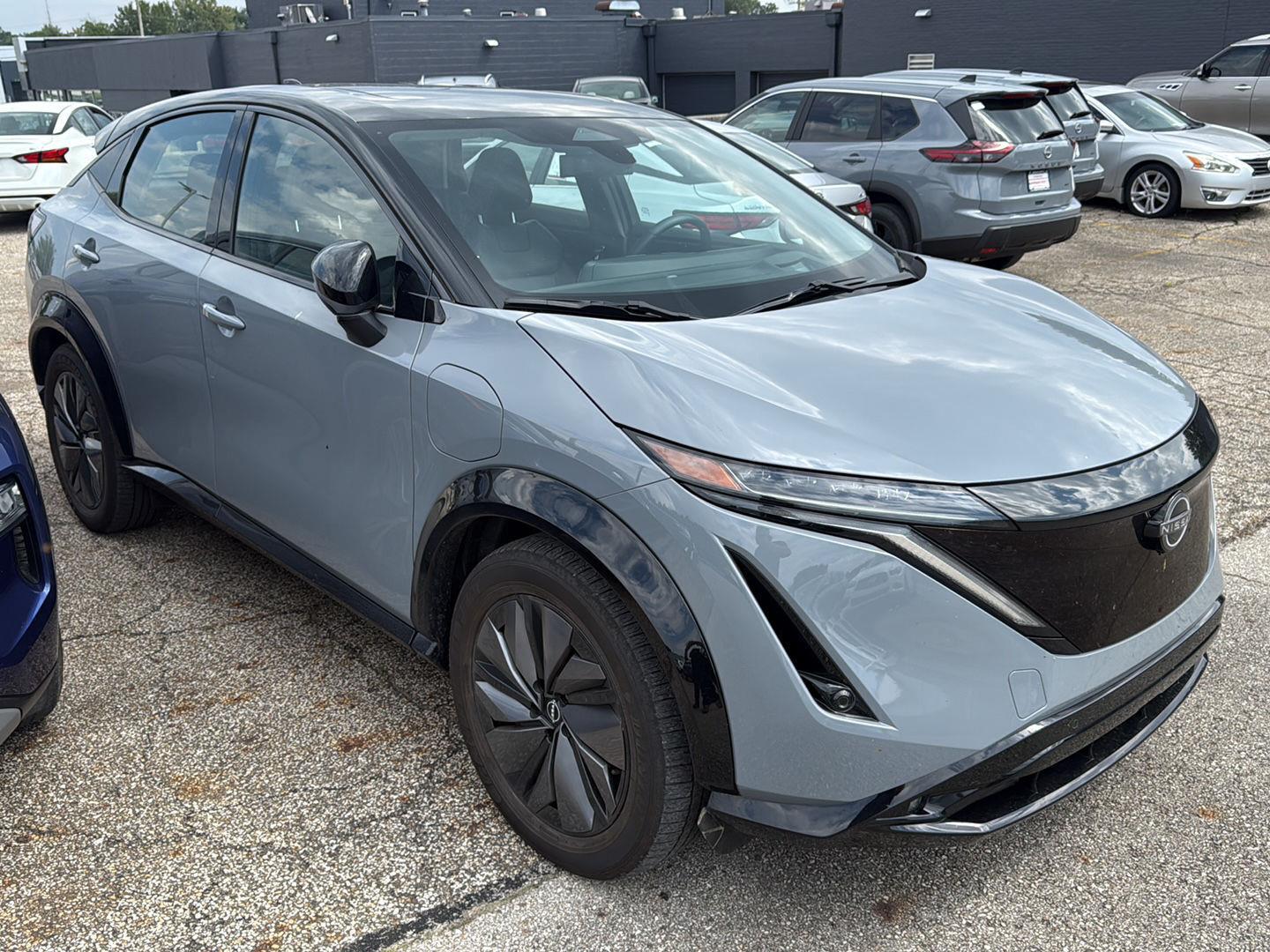 Boulder Gray Pearl/Black Diamond Pearl 2024 Nissan Ariya SUV / Crossover All-Wheel Drive Automatic