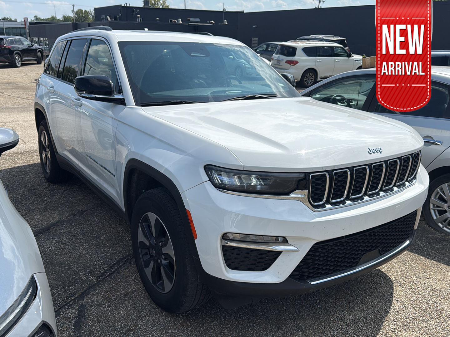 Bright White Clearcoat 2024 Jeep Grand Cherokee 4xe SUV / Crossover Four-Wheel Drive 8-Speed Automatic