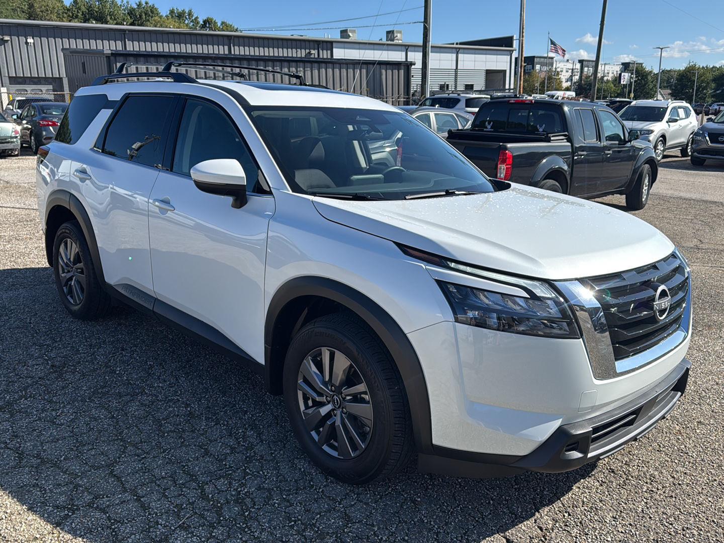 Everest White Pearl Tricoat 2025 Nissan Pathfinder SUV / Crossover All-Wheel Drive Automatic