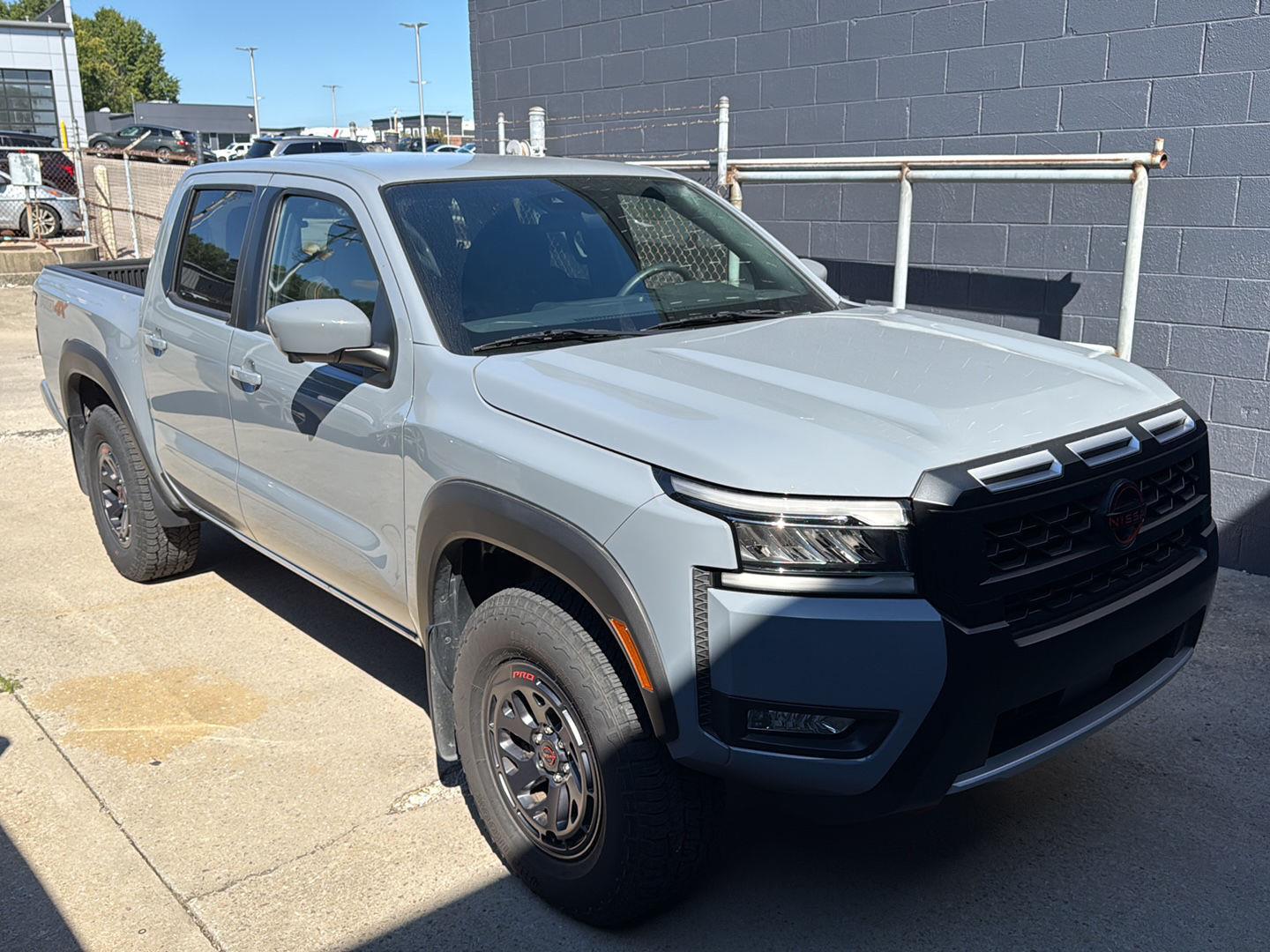 2025 Nissan Frontier PRO-4X Crew Cab 4WD