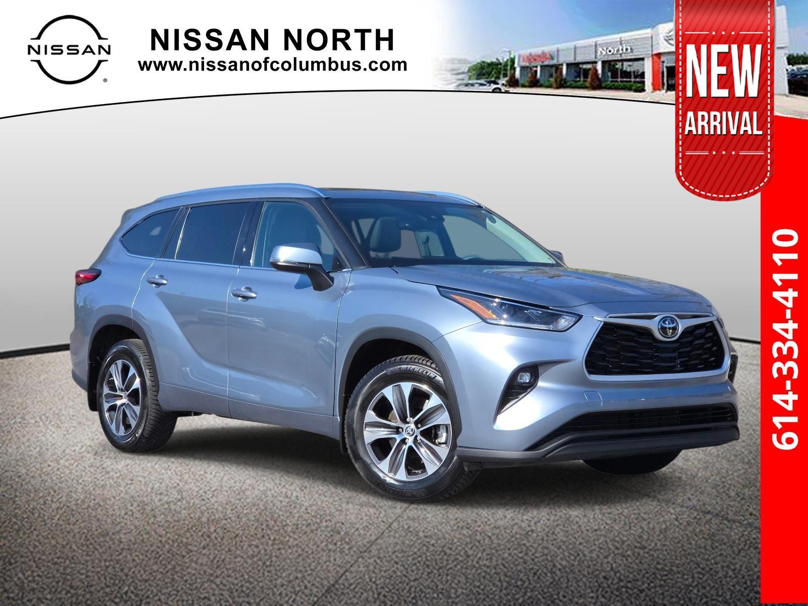 Moon Dust 2021 Toyota Highlander XLE AWD SUV / Crossover All-Wheel Drive Automatic