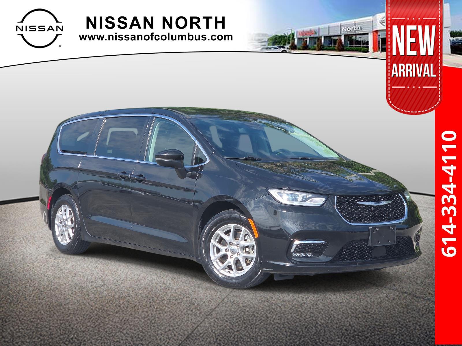 Brilliant Black Crystal Pearlcoat 2023 Chrysler Pacifica Minivan Front-Wheel Drive 9-Speed Automatic