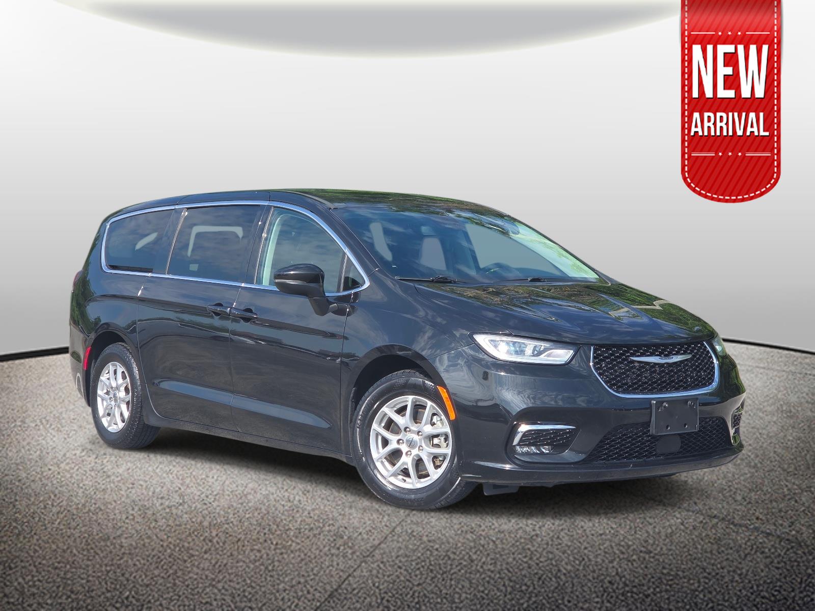 Brilliant Black Crystal Pearlcoat 2023 Chrysler Pacifica Minivan Front-Wheel Drive 9-Speed Automatic