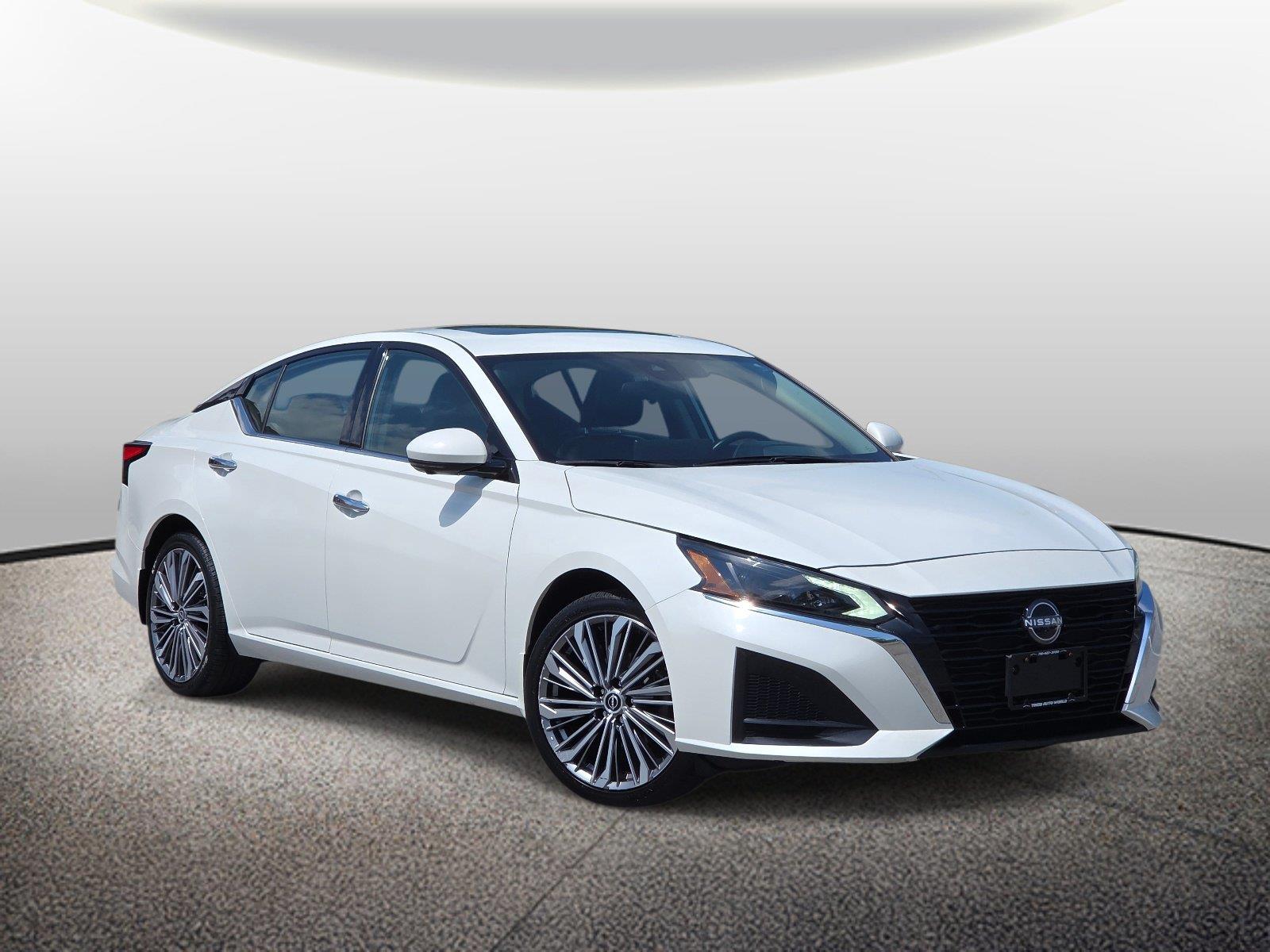 Pearl White Tricoat 2023 Nissan Altima Sedan All-Wheel Drive Continuously Variable Transmission