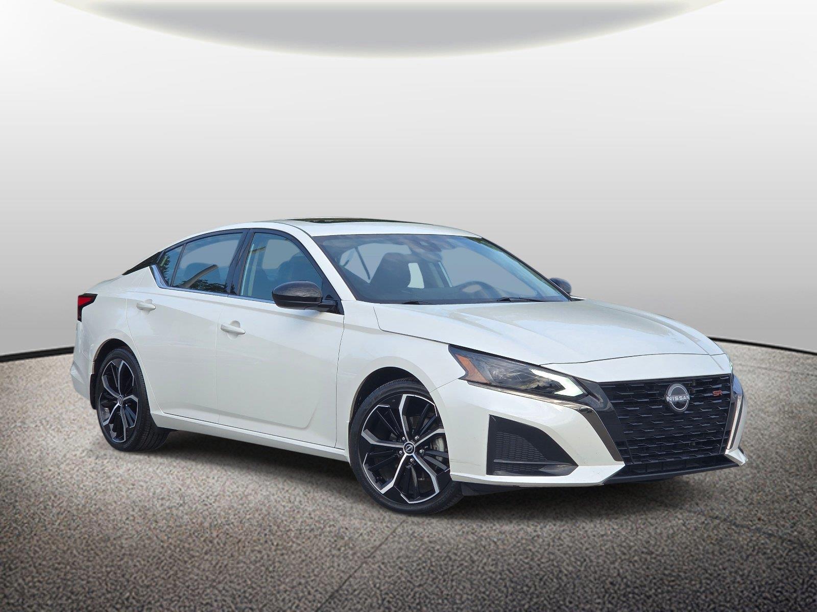 Pearl White Tricoat 2025 Nissan Altima Sedan Front-Wheel Drive Continuously Variable Transmission