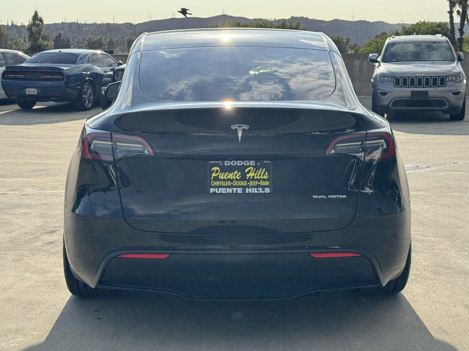 View vehicle photo 5