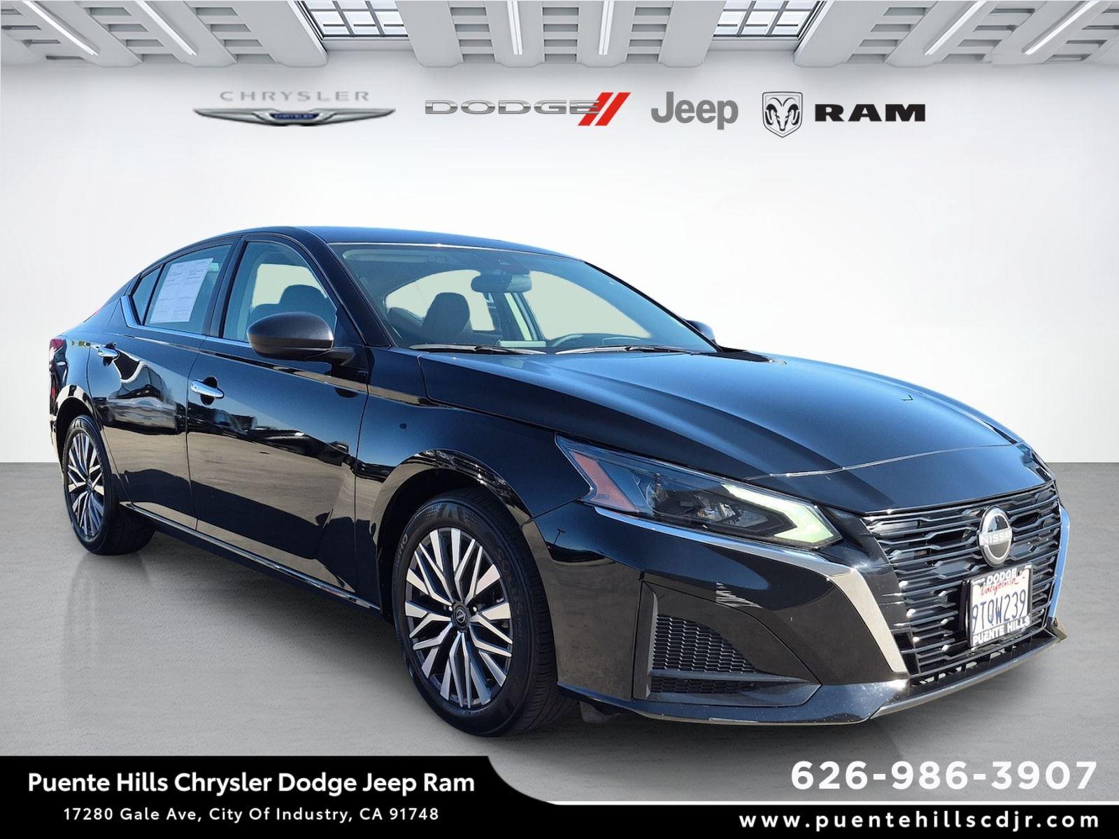 Super Black 2025 Nissan Altima Sedan Front-Wheel Drive Continuously Variable Transmission
