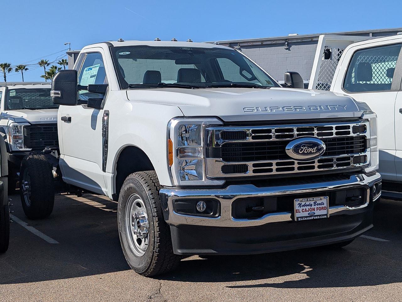 Oxford White 2025 Ford F-350 Super Duty Chassis XL Regular Cab 4WD Pickup Truck Four-Wheel Drive Automatic