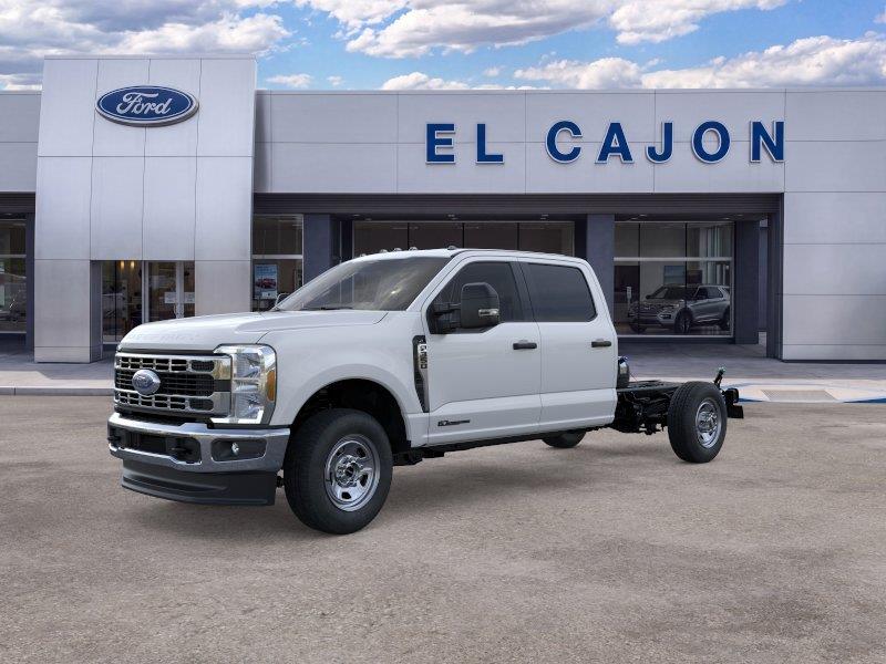 Oxford White 2026 Ford F-350 Super Duty Chassis Pickup Truck Four-Wheel Drive Automatic