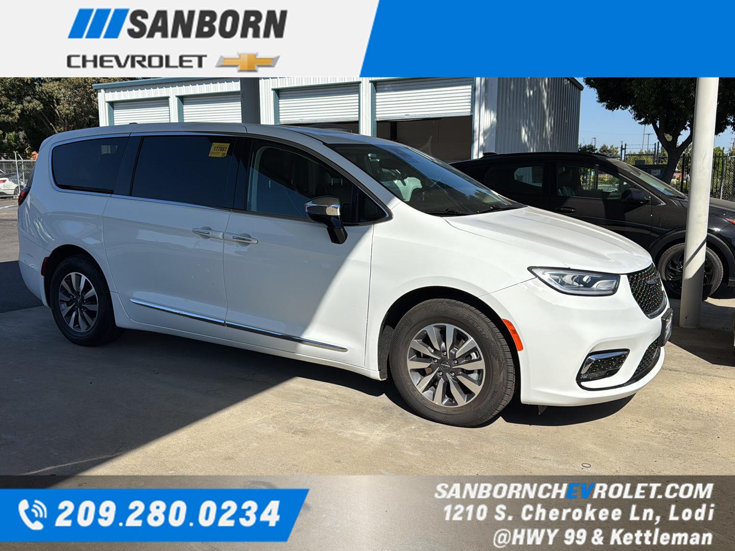 2023 Chrysler Pacifica Hybrid Limited FWD