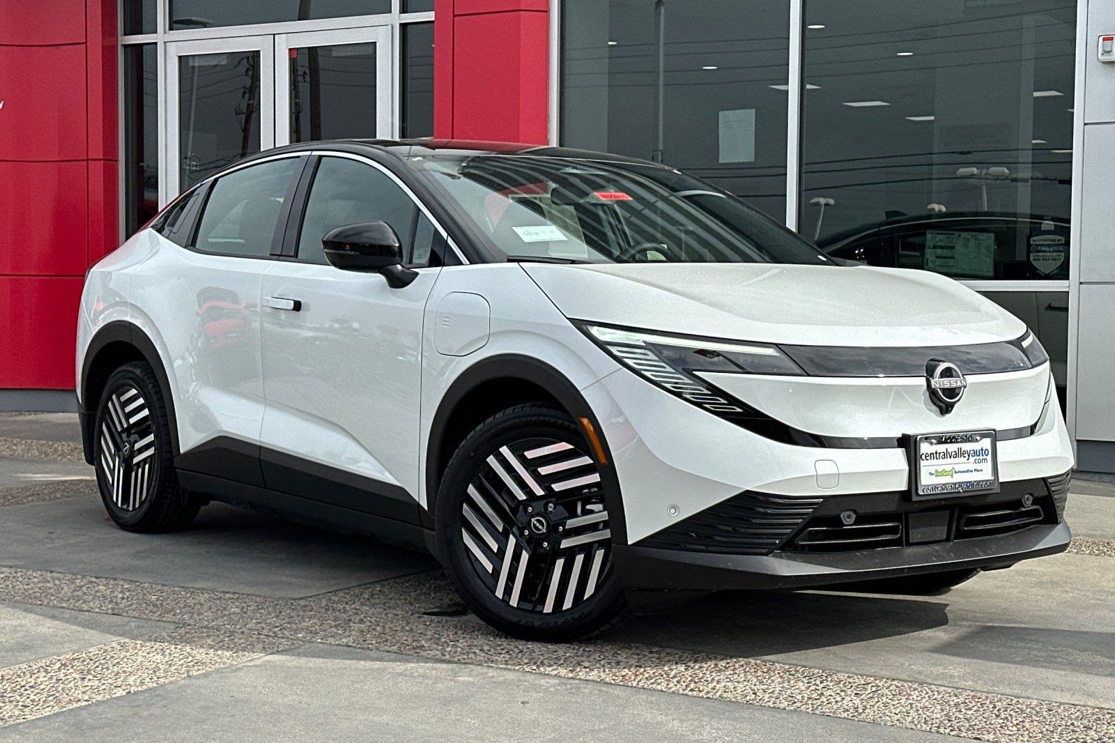 Everest White Pearl Tricoat/Black 2026 Nissan LEAF SUV / Crossover Front-Wheel Drive Automatic