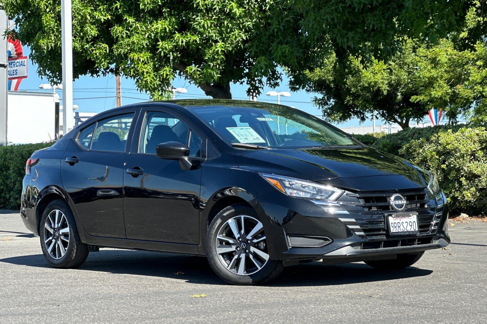 Super Black 2025 Nissan Versa Sedan Front-Wheel Drive Continuously Variable Transmission