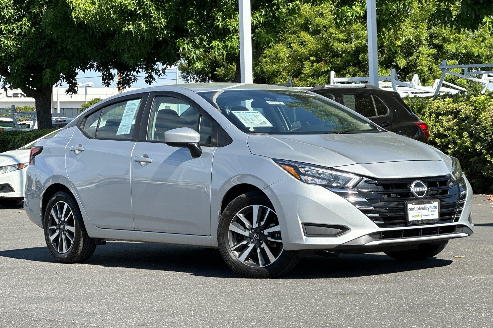 Brilliant Silver Metallic 2025 Nissan Versa Sedan Front-Wheel Drive Continuously Variable Transmission