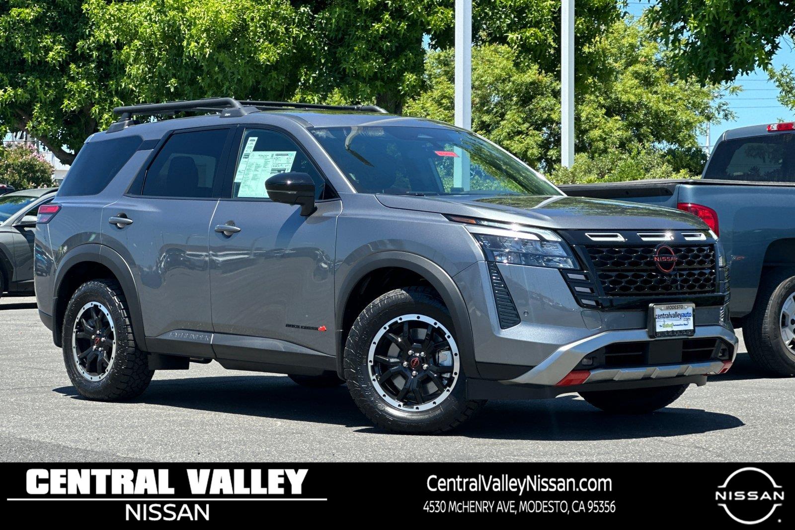 Boulder Gray Pearl/Super Black 2026 Nissan Pathfinder SUV / Crossover All-Wheel Drive Automatic