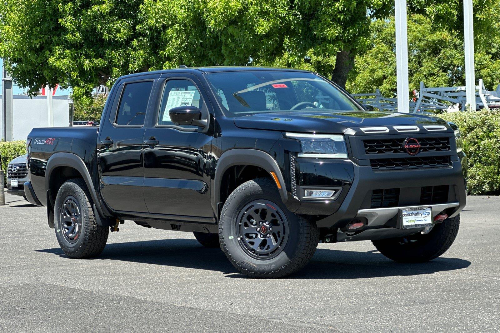Super Black 2026 Nissan Frontier Pickup Truck Four-Wheel Drive Automatic