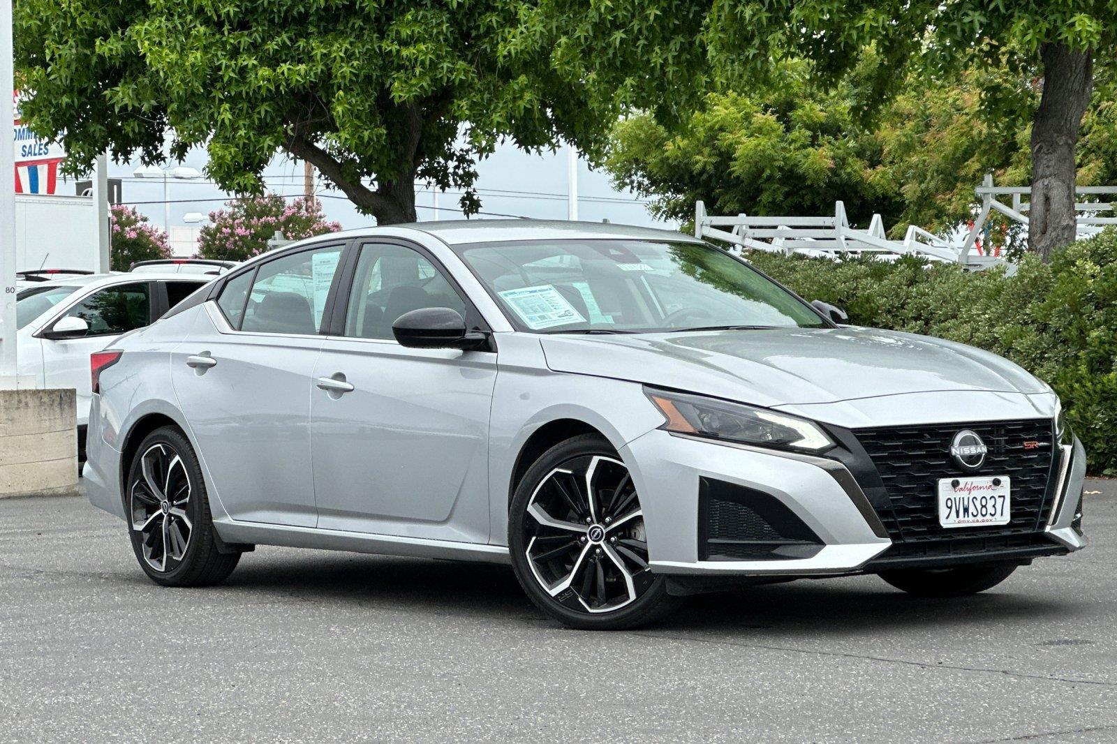 Brilliant Silver Metallic 2023 Nissan Altima Sedan Front-Wheel Drive Continuously Variable Transmission