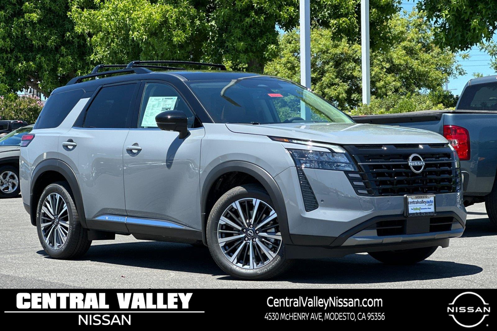 Boulder Gray Pearl/Super Black 2026 Nissan Pathfinder SUV / Crossover Front-Wheel Drive Automatic