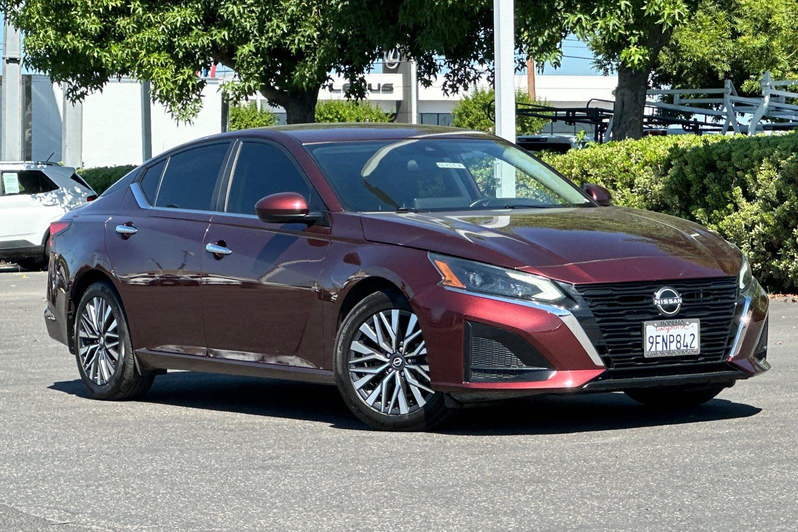 Garnet Pearl Metallic 2023 Nissan Altima Sedan Front-Wheel Drive Continuously Variable Transmission