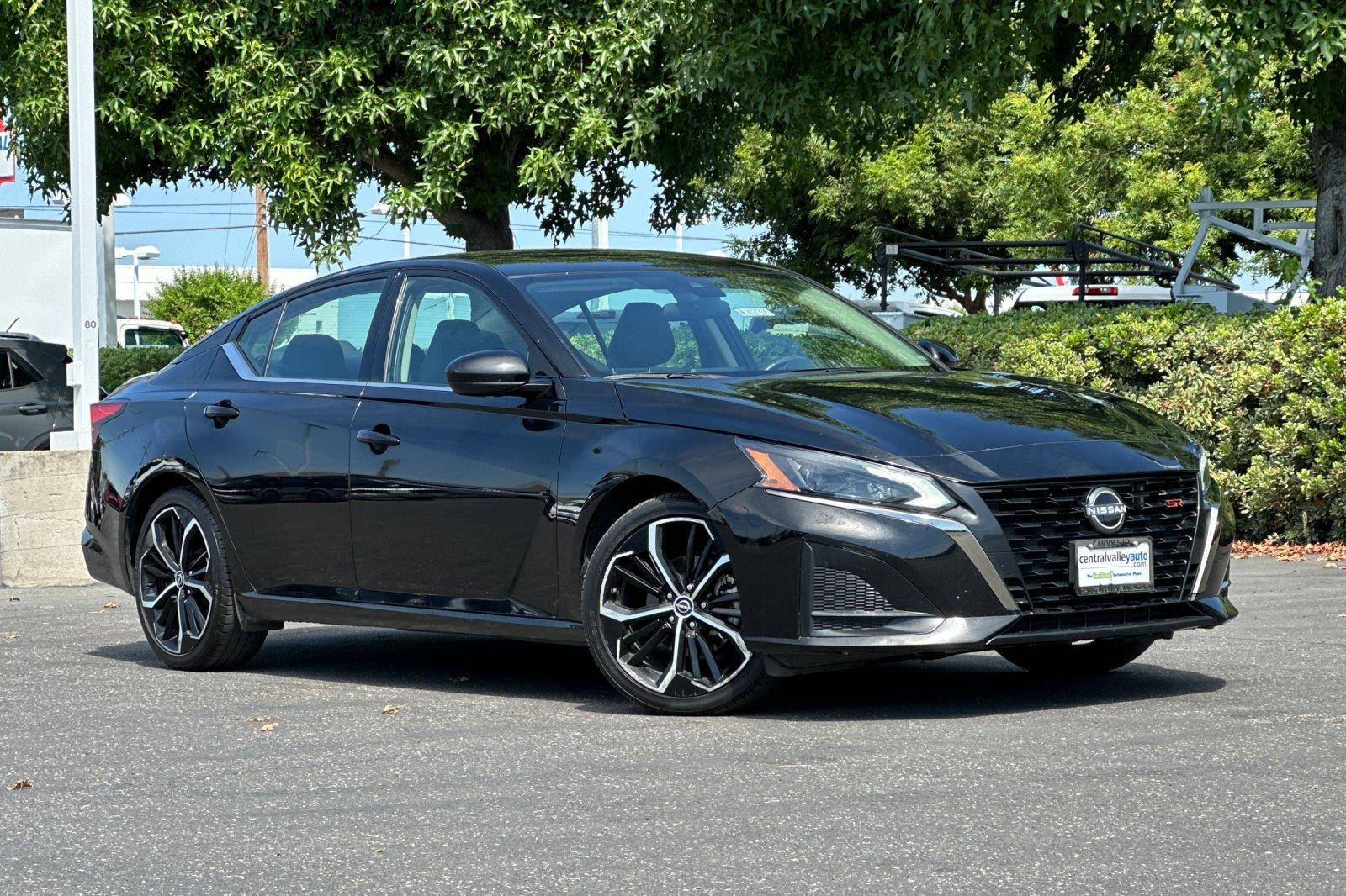 Super Black 2024 Nissan Altima Sedan Front-Wheel Drive Continuously Variable Transmission