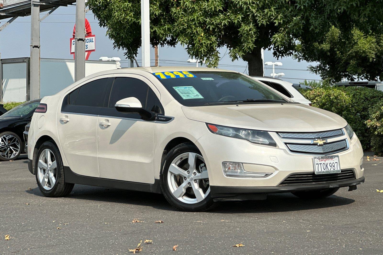 White Diamond Tricoat 2013 Chevrolet Volt Hatchback Front-Wheel Drive Automatic