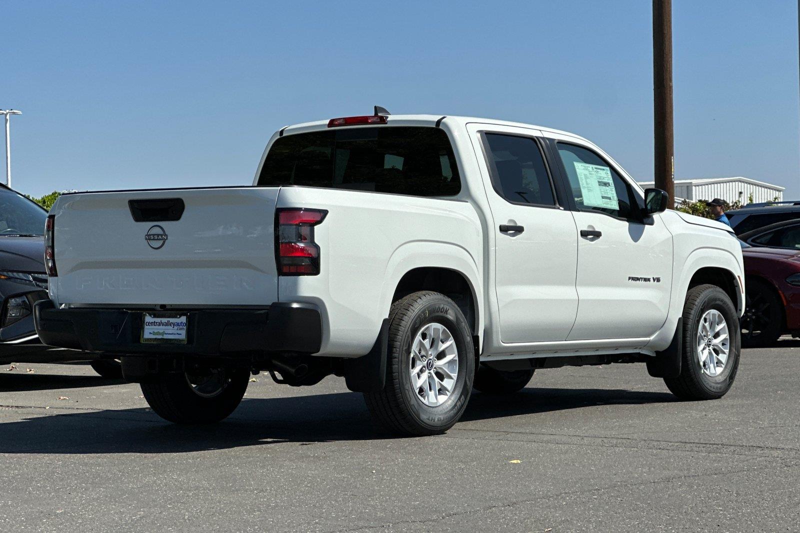 New 2027 Glacier White Nissan S image 3