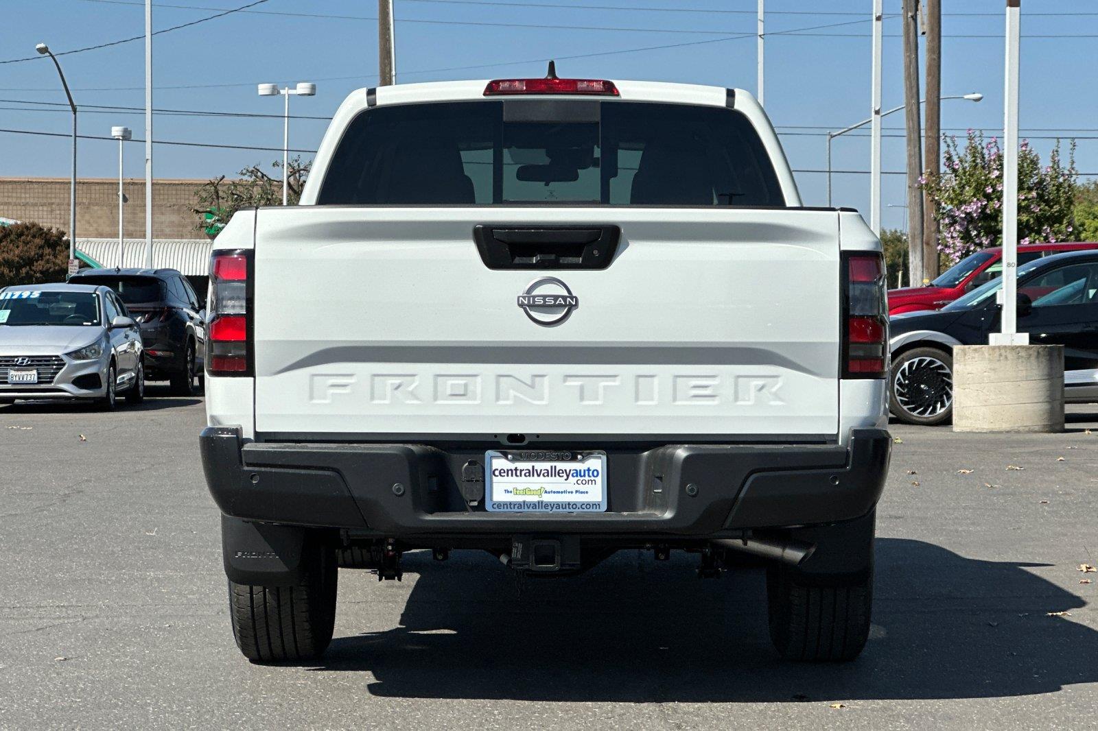 New 2027 Glacier White Nissan S image 4