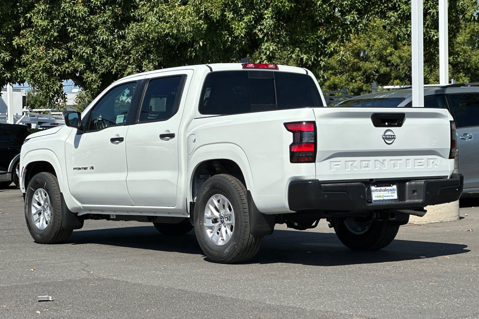 New 2027 Glacier White Nissan S image 5