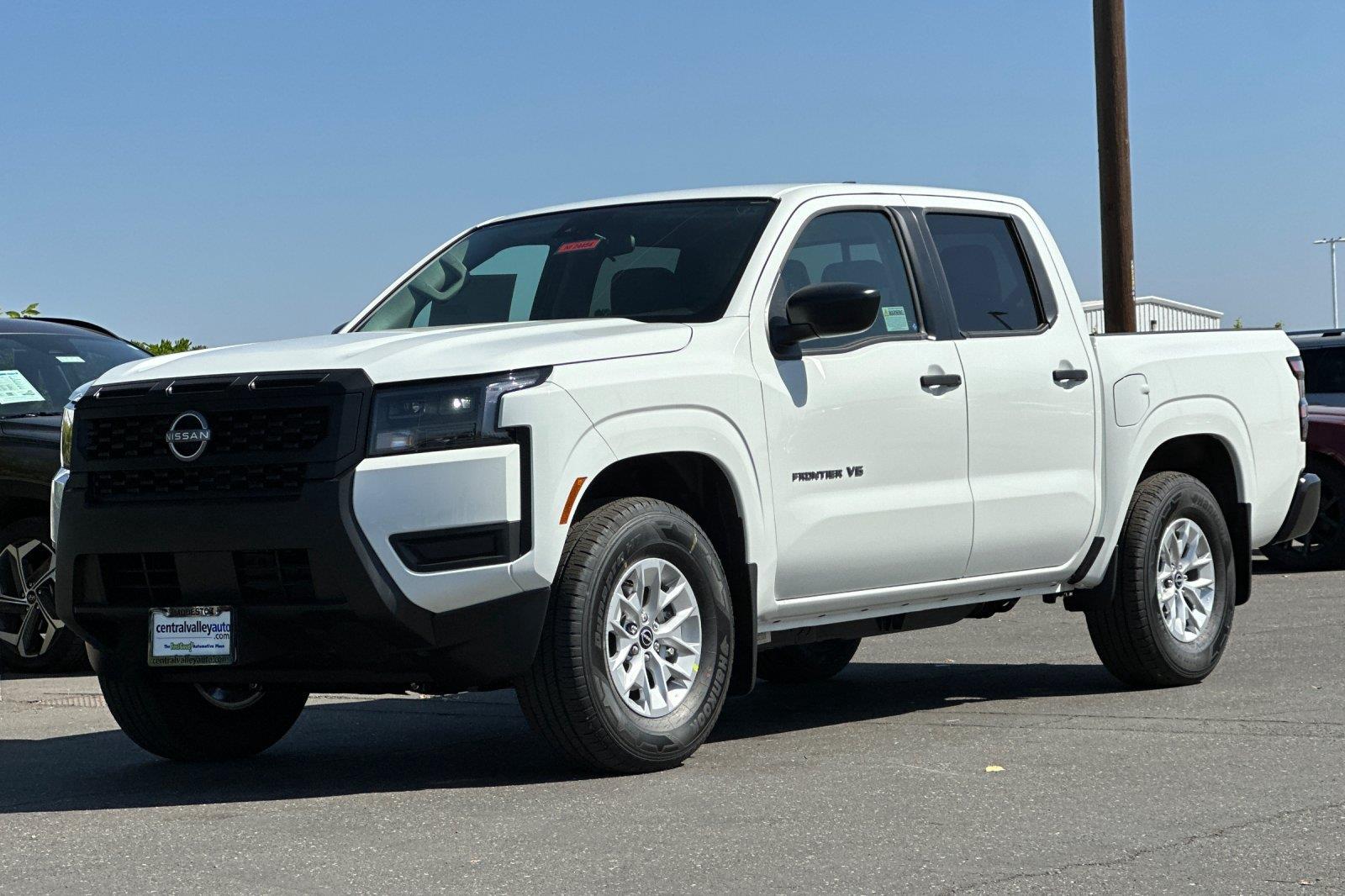New 2027 Glacier White Nissan S image 7