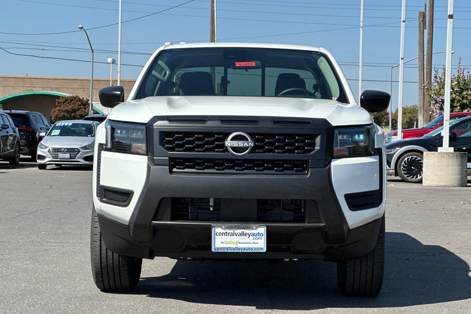 New 2027 Glacier White Nissan S image 8