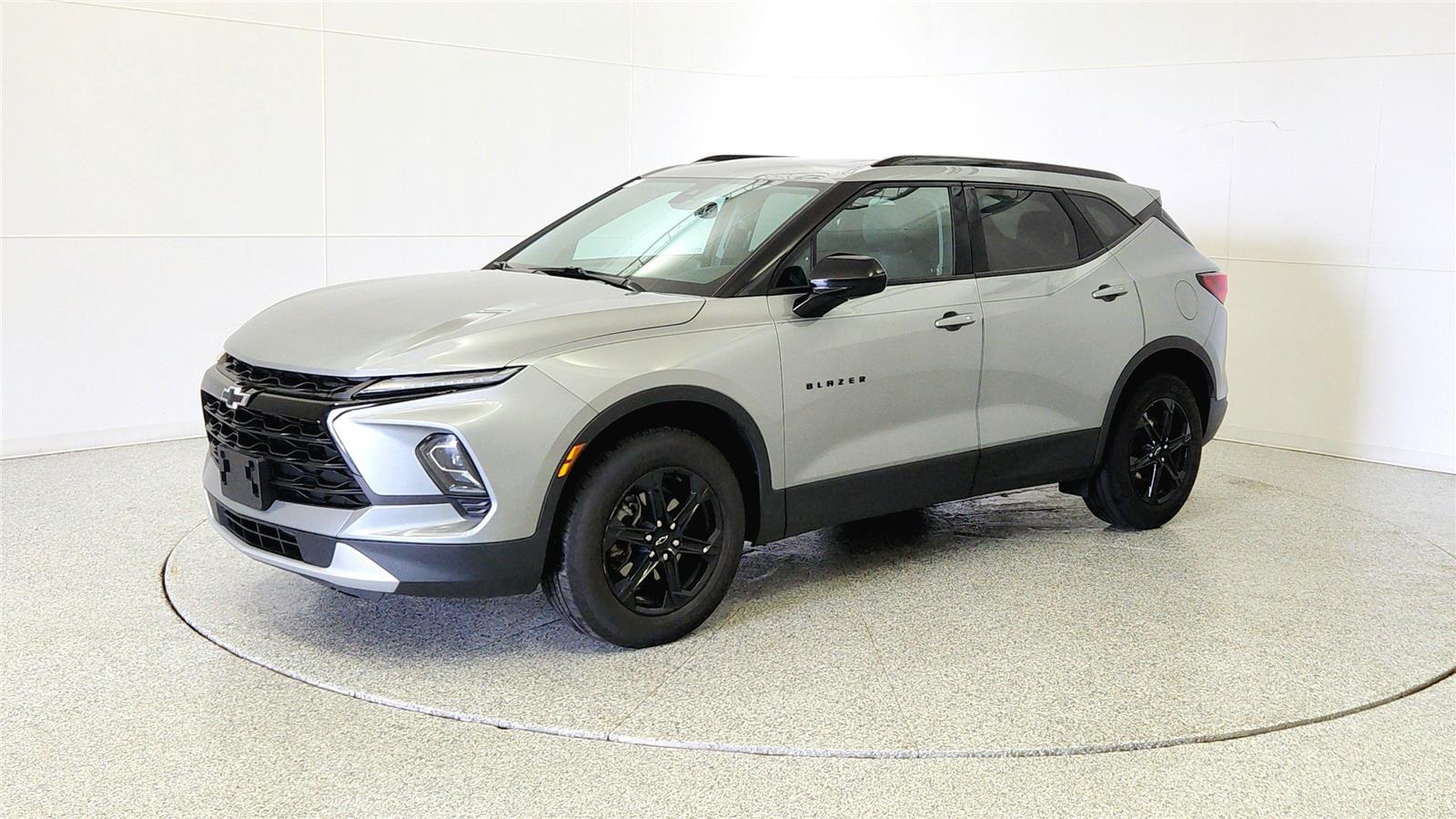 View vehicle photo 3