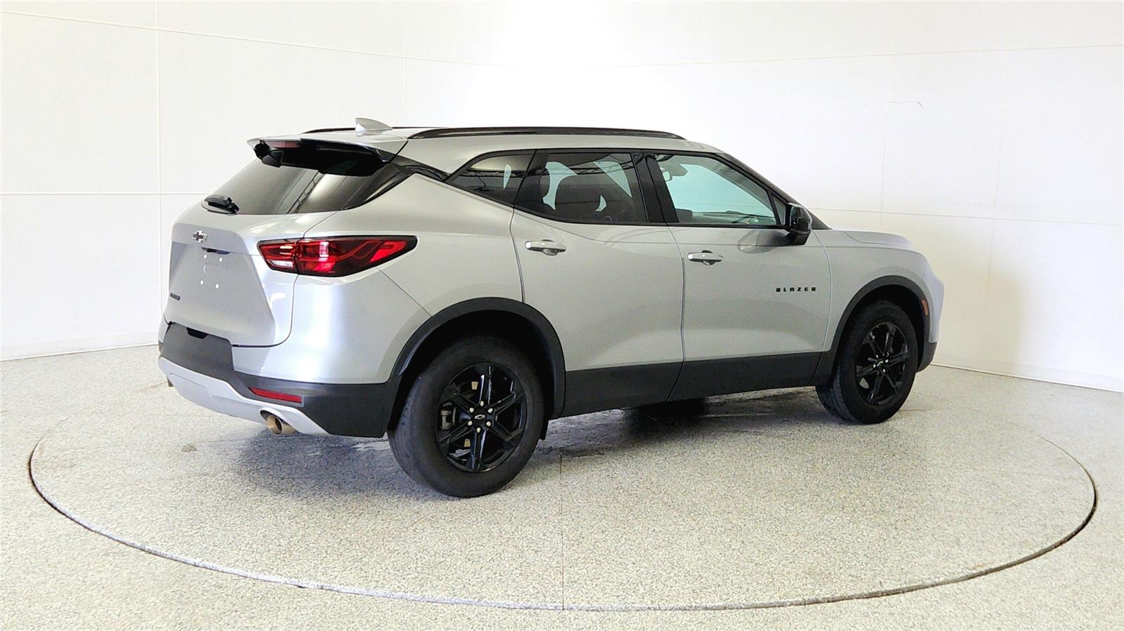 View vehicle photo 7