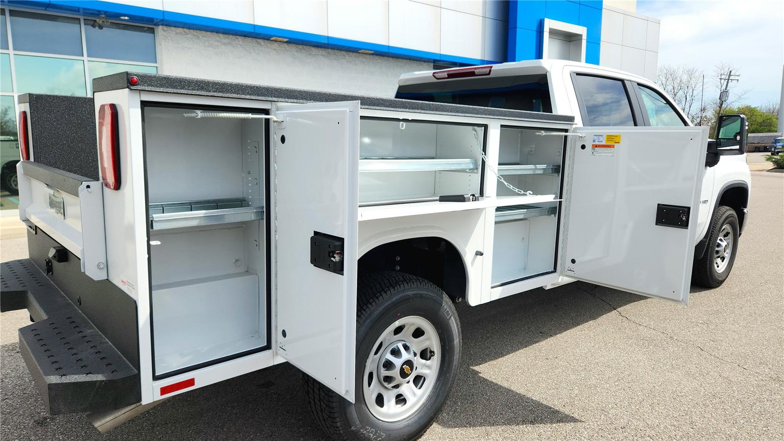 View vehicle photo 6