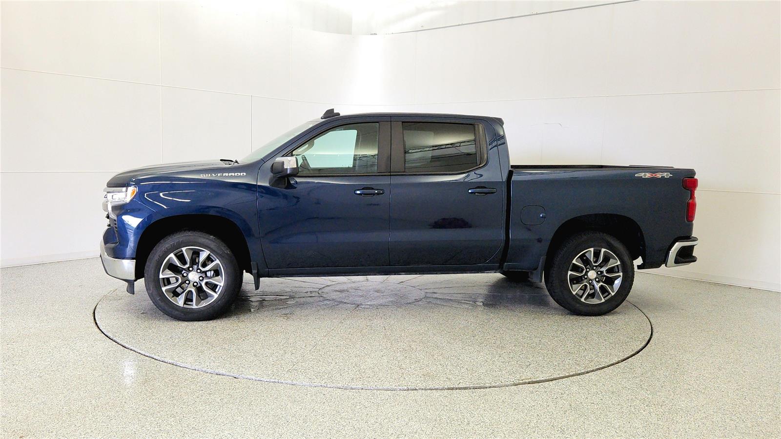 View vehicle photo 4