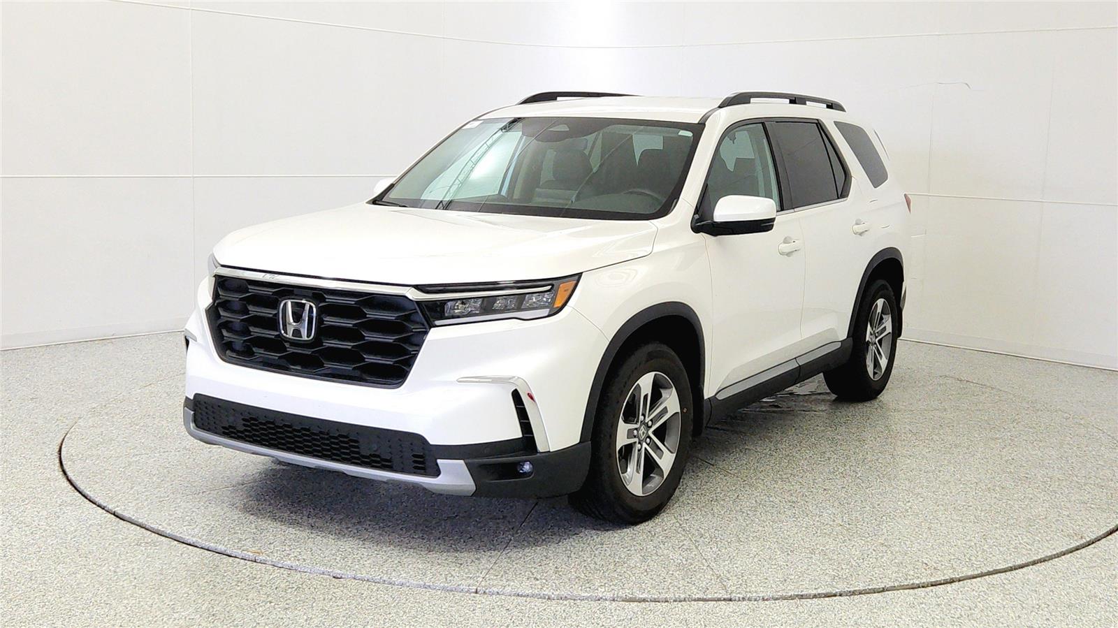 View vehicle photo 3