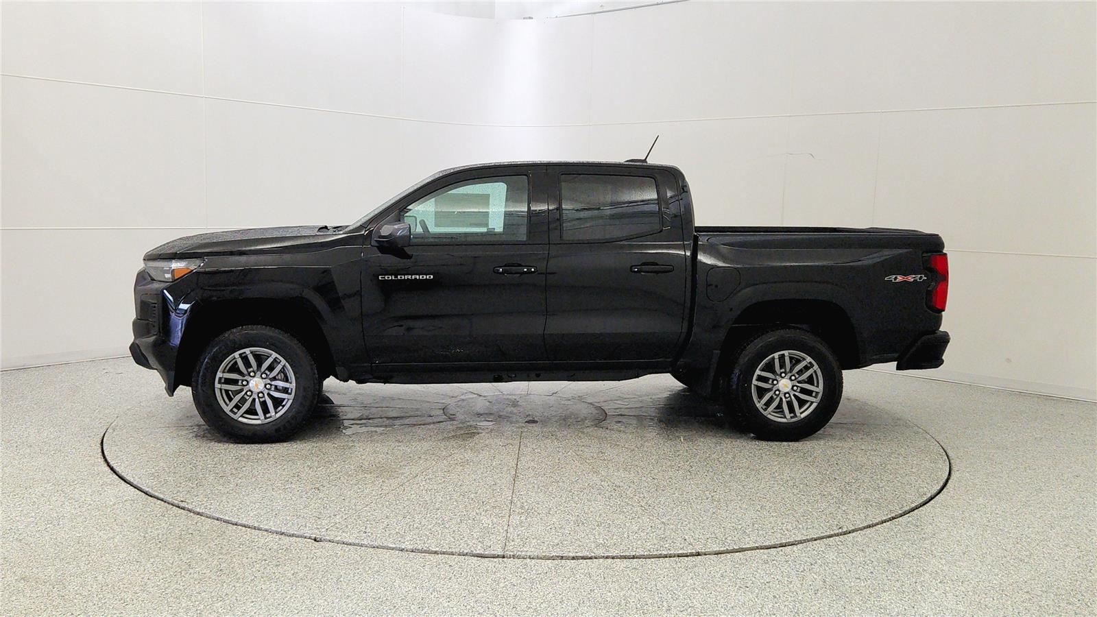 View vehicle photo 4