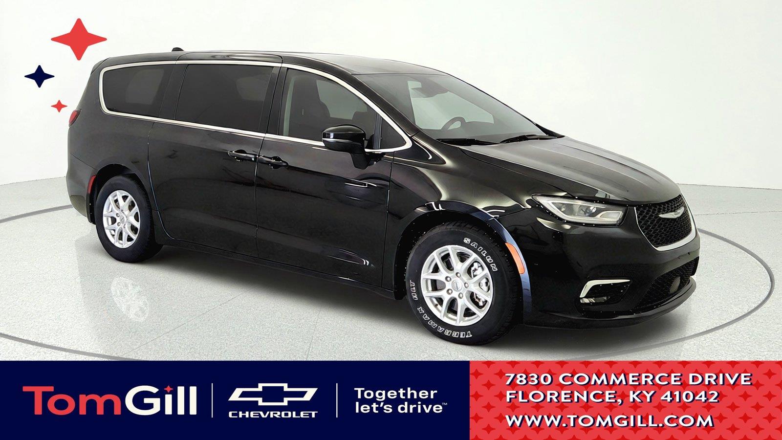 Brilliant Black Crystal Pearlcoat 2023 Chrysler Pacifica Minivan Front-Wheel Drive 9-Speed Automatic
