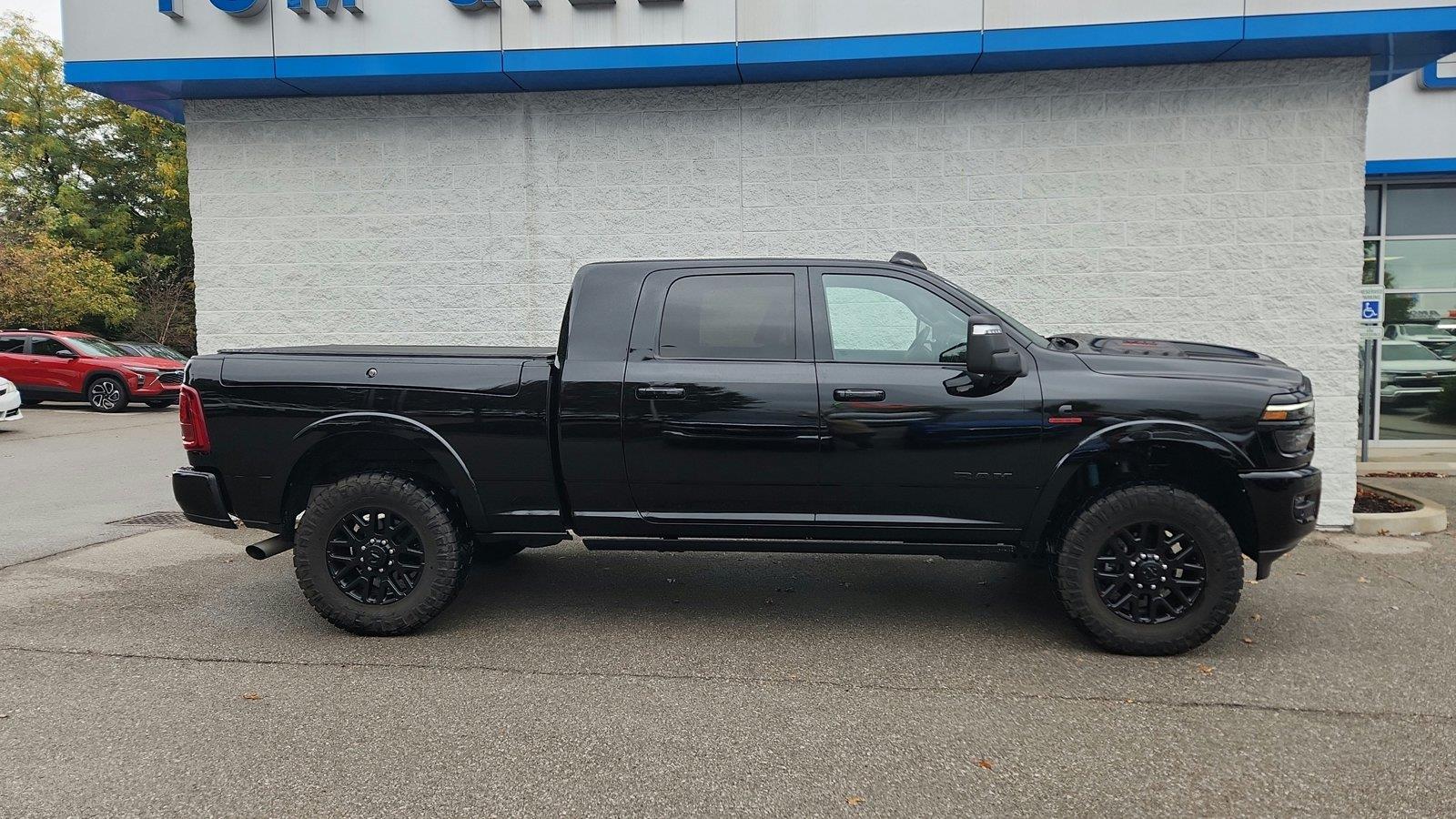 Diamond Black Crystal Pearlcoat 2025 RAM 2500 Pickup Truck Four-Wheel Drive 8-Speed Automatic