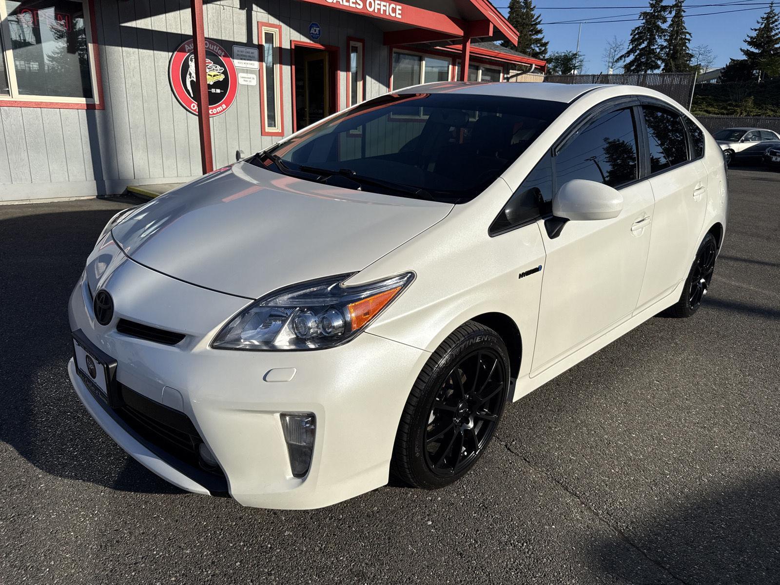 White (Blizzard Pearl) 2015 Toyota Prius Five Hatchback Front-Wheel Drive Continuously Variable Transmission