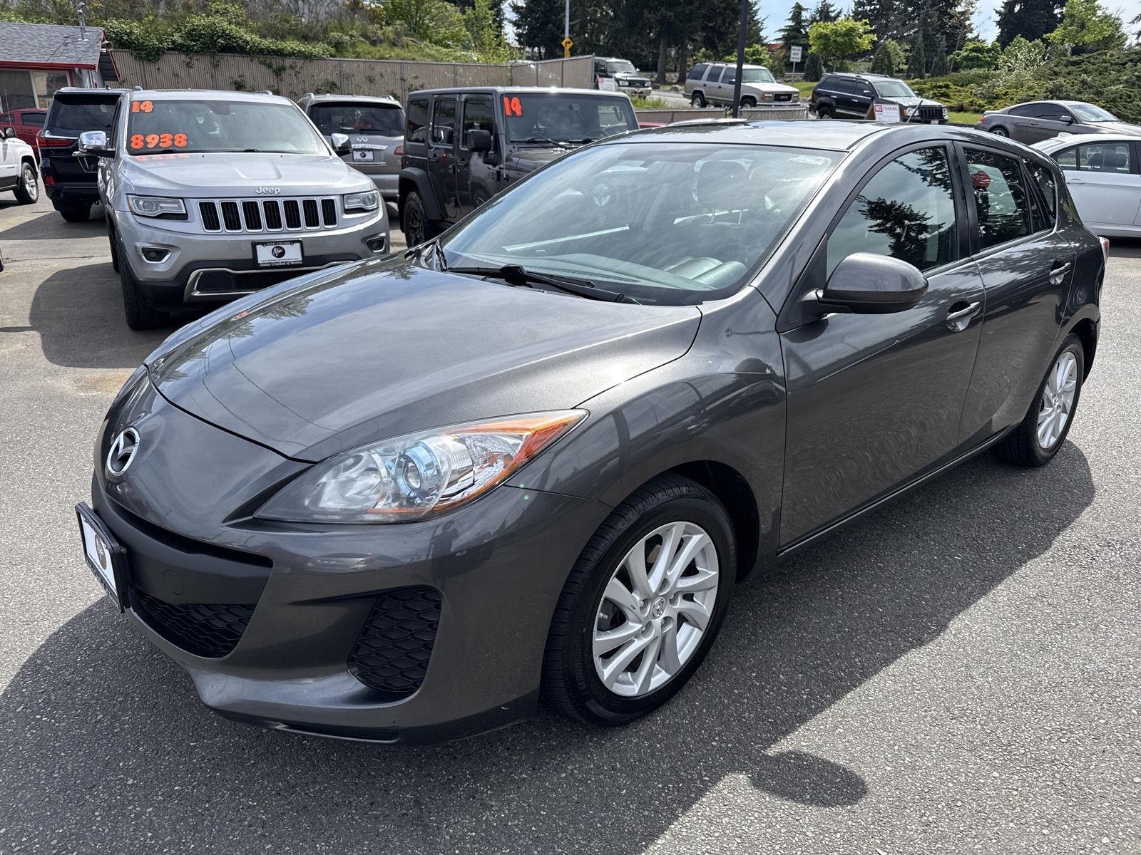Gray (Graphite Mica) 2012 Mazda MAZDA3 i Grand Touring Hatchback Hatchback Front-Wheel Drive Automatic