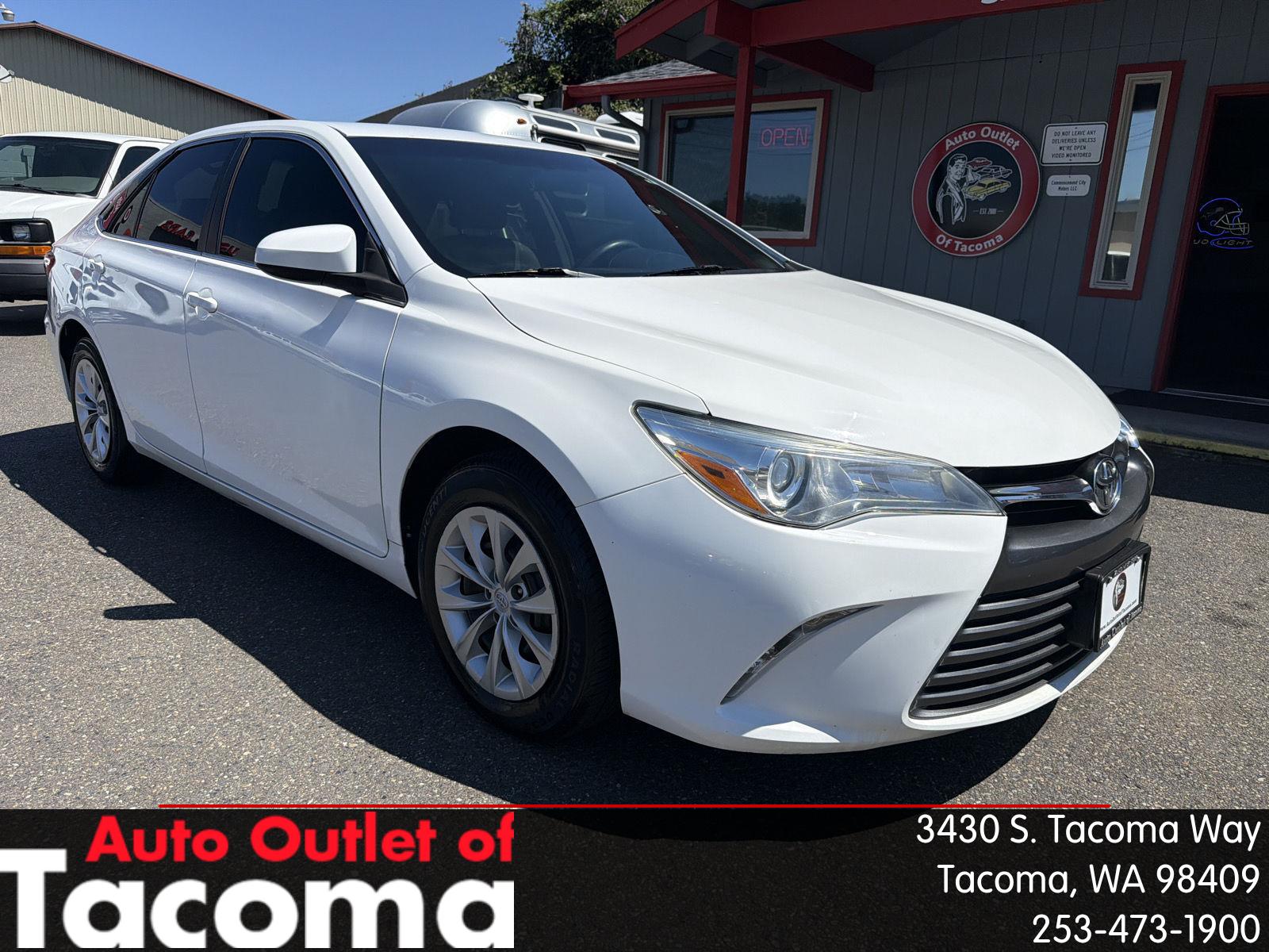 Super White 2015 Toyota Camry Sedan Front-Wheel Drive Automatic