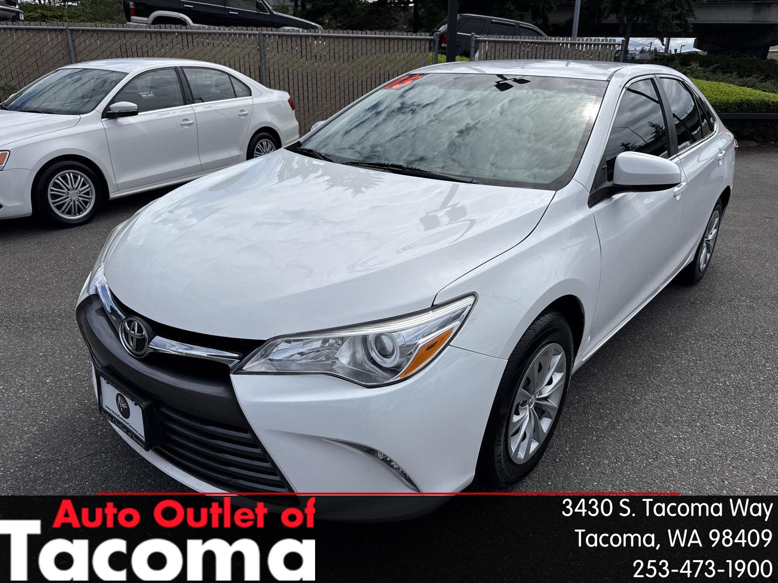 Super White 2015 Toyota Camry Sedan Front-Wheel Drive Automatic