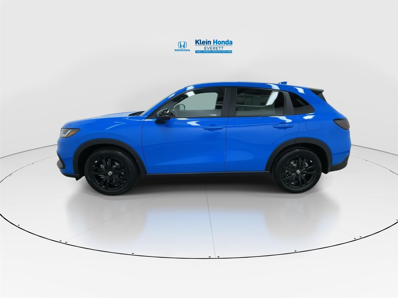 View vehicle photo 7