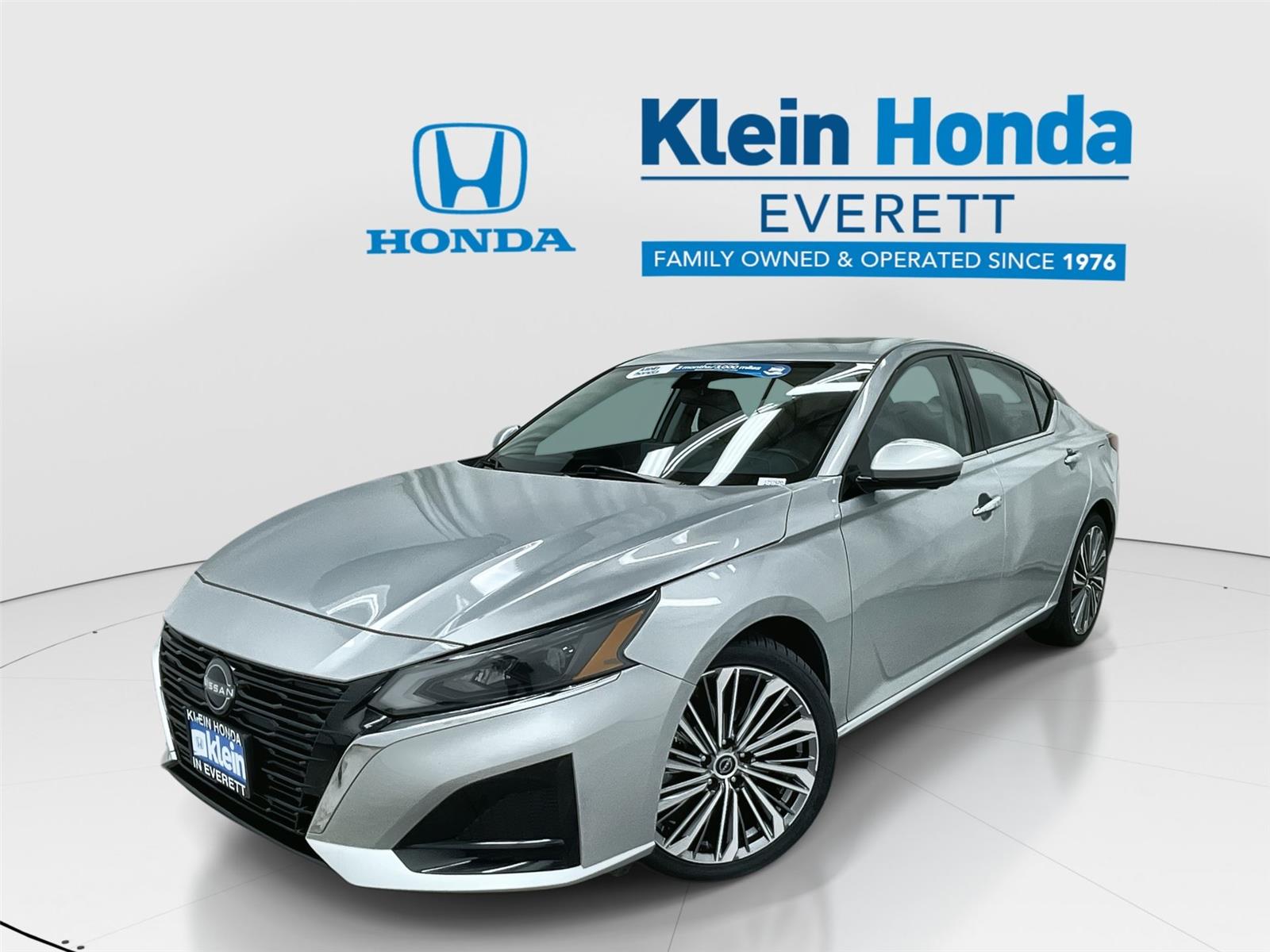 Brilliant Silver Metallic 2023 Nissan Altima 2.5 SL FWD Sedan Front-Wheel Drive Continuously Variable Transmission