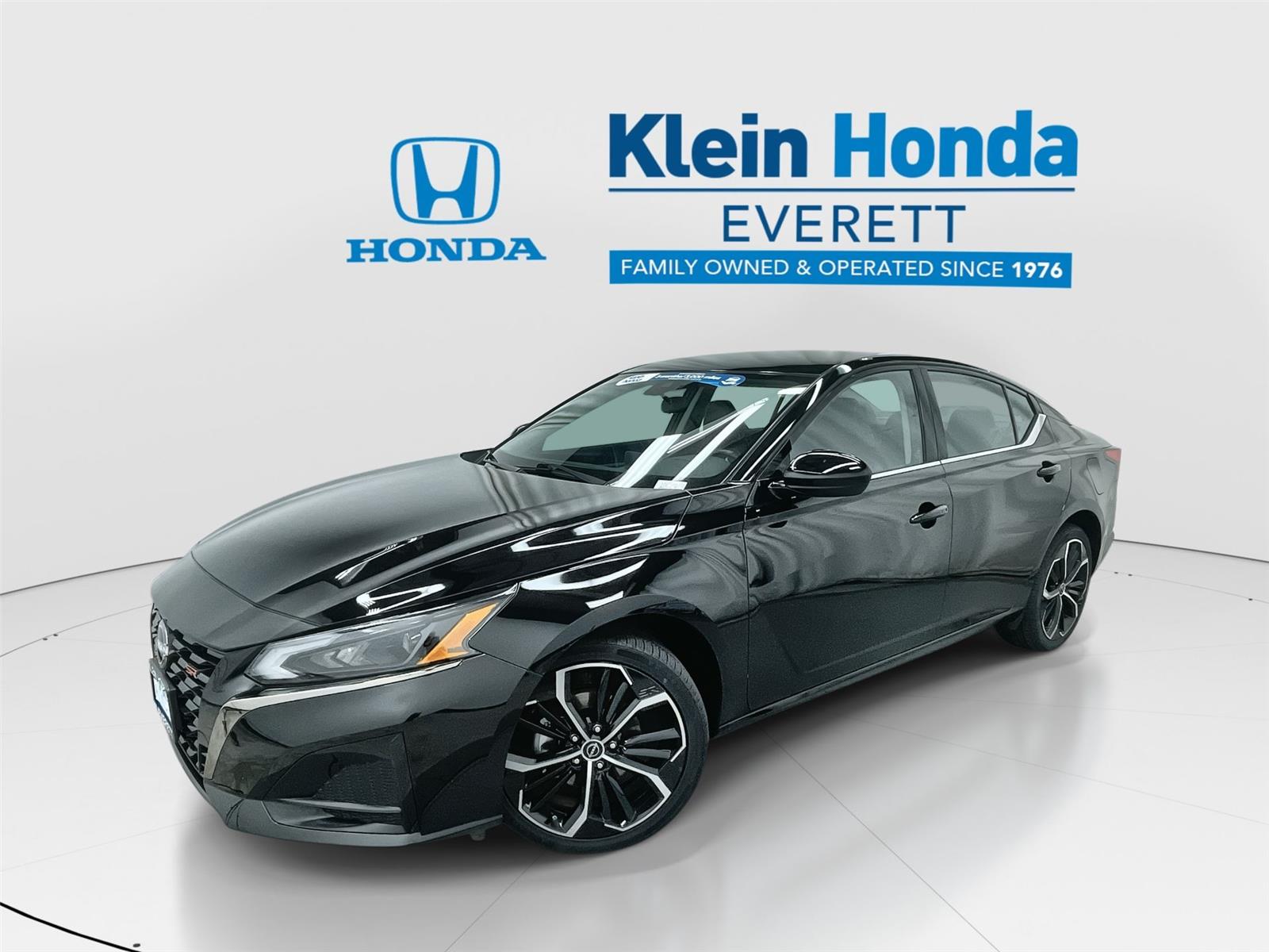 Super Black 2024 Nissan Altima 2.5 SR AWD Sedan All-Wheel Drive Continuously Variable Transmission
