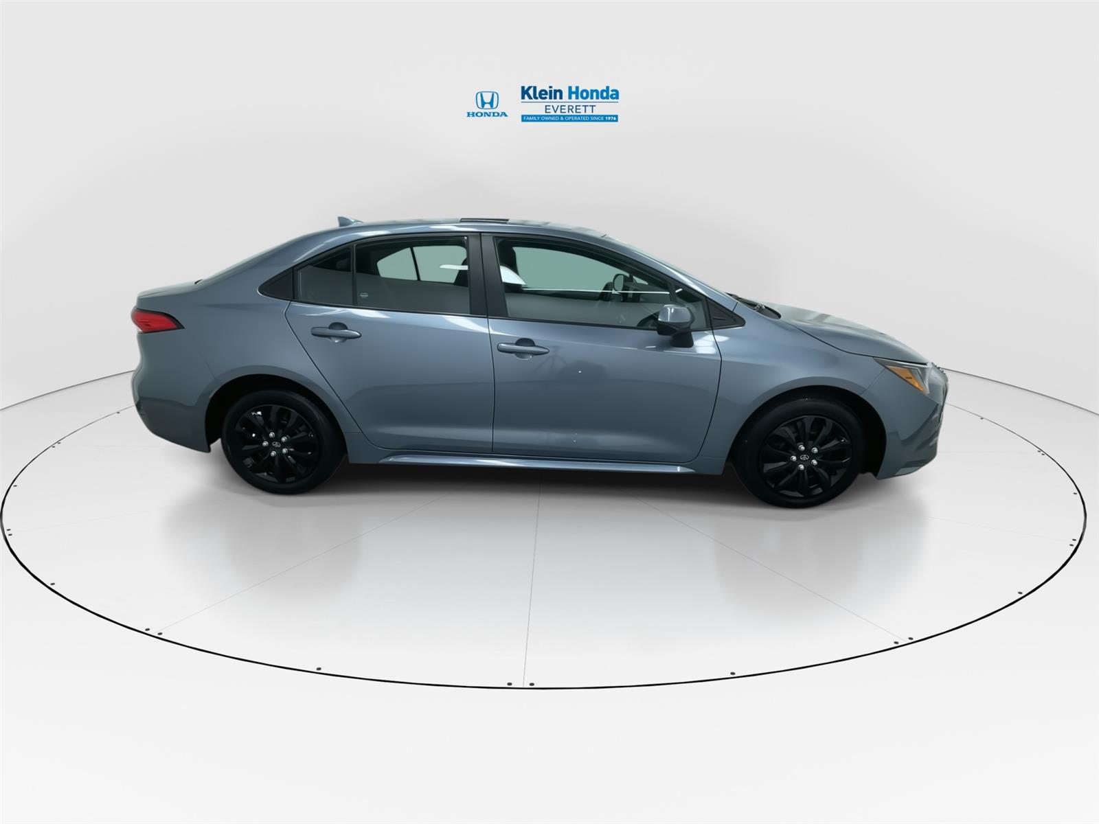 View vehicle photo 3