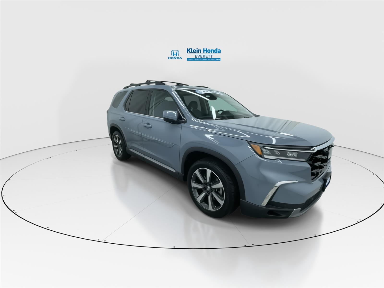 View vehicle photo 4