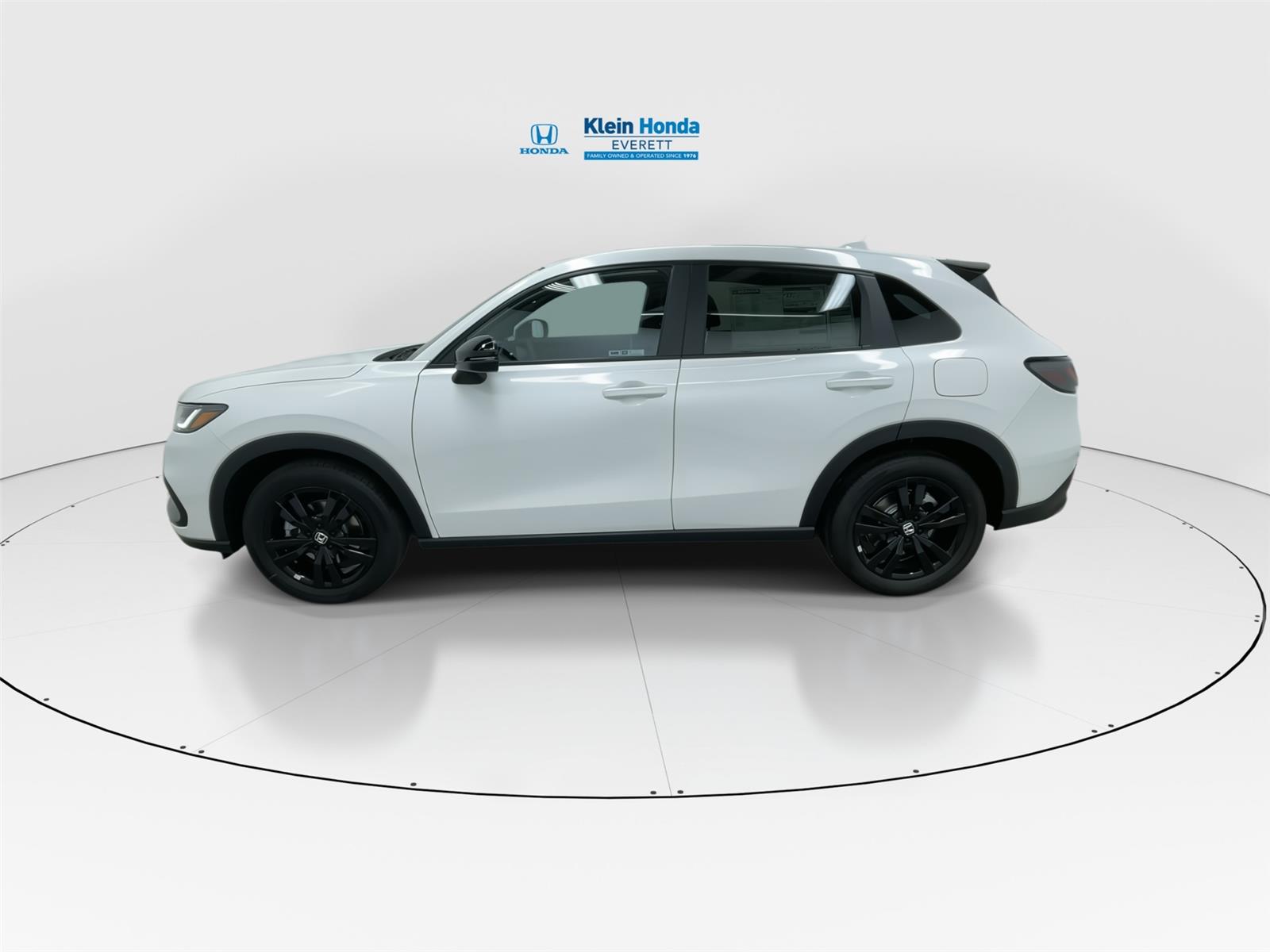 View vehicle photo 7