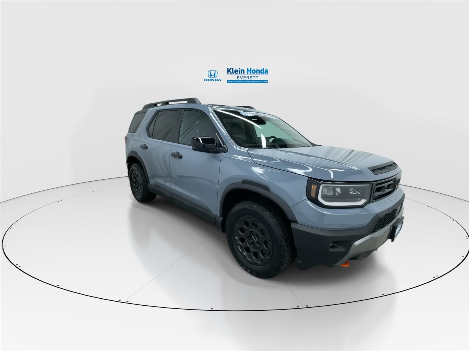 View vehicle photo 4